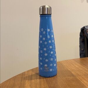 Swell Blue Snowflake Water Bottle